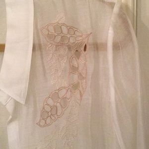 NIC AND ZOE  Beautiful sheer shirt!  NWT